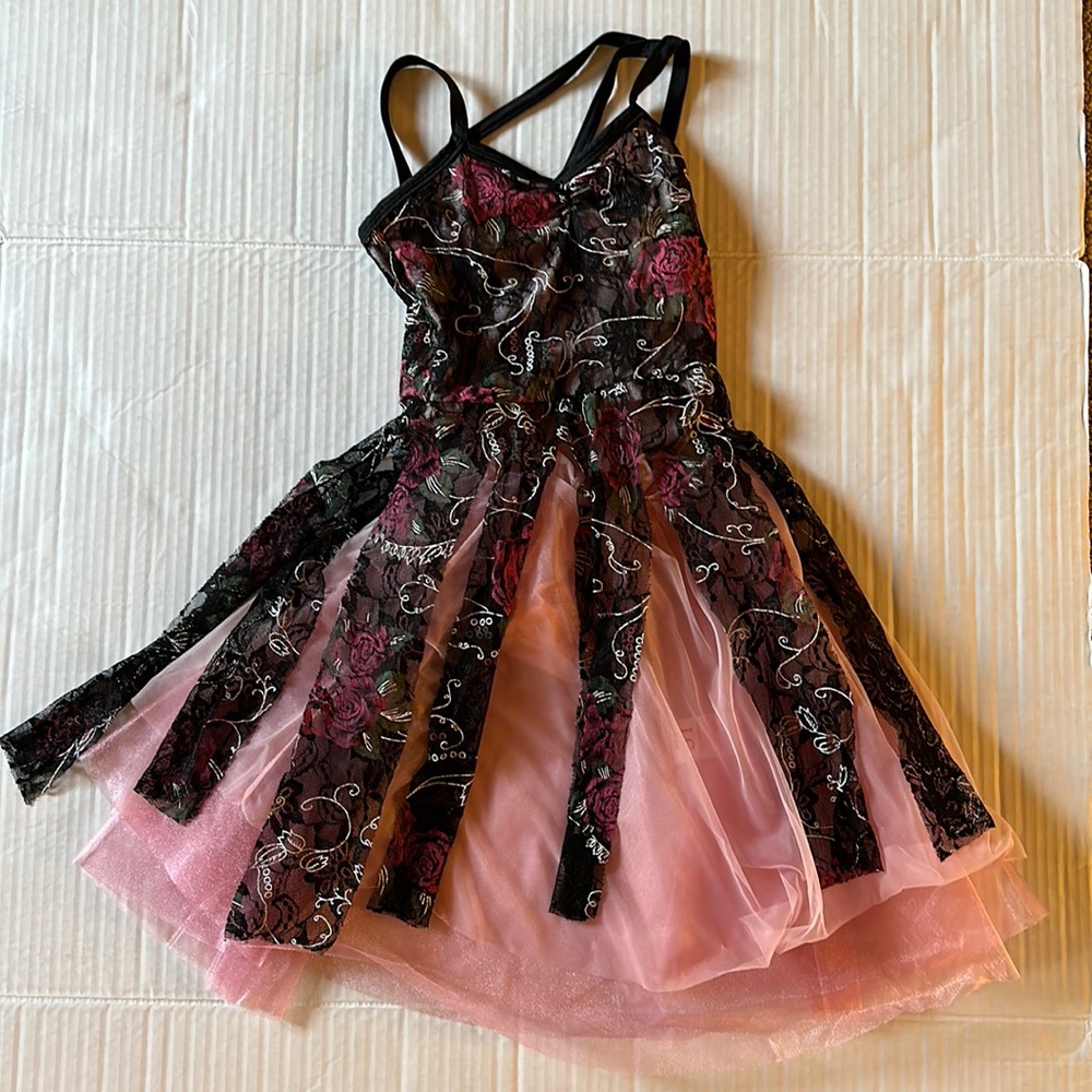 Dance Costume Girls Black Lace with Red Roses Size Large big girls